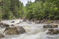 Gebirgsbach mit Hochwasser - ©Ralph Sturm